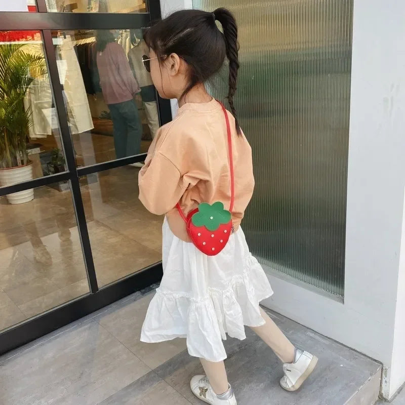 1 Pcs Children Small Bag Strawberry Crossbody Bag Cute Little Girl Zero Wallet Versatile Fashion Shoulder Bag Trend Kids Handbag