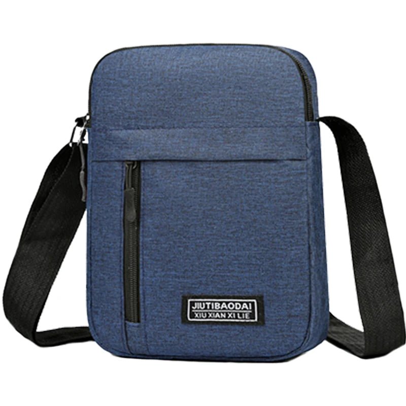 Men's bag, available in single shoulder or cross-body design, suitable for daily use during school. Made of nylon material.i