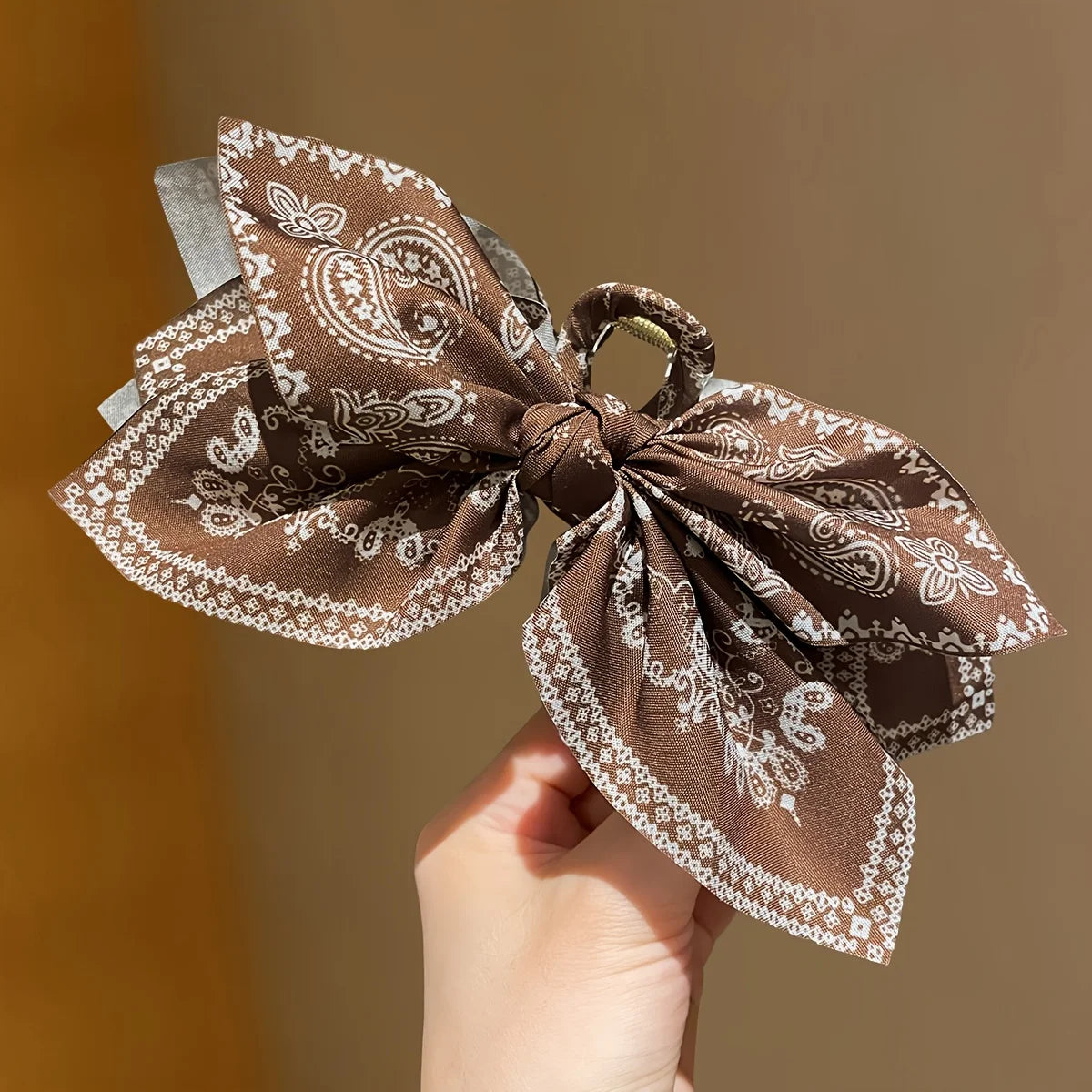 1Pcs Women's boho Style, Brown Cashew Flower Bow Hair Clip, High-End and Elegant Hair Clip, claw Clip Fashion ideal for a cowboy fancy dress or western country festival instead of a cowboy hat
