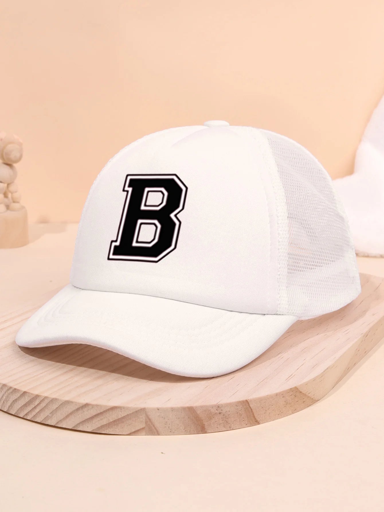 1Pc children's 26 letter printed baseball cap, fashionable sunshade duckbill cap for spring summer, breathable mesh trucker cap Initial cap