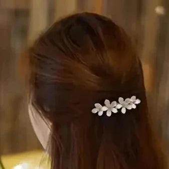 White Flower Imitation Pearl Hair Clip