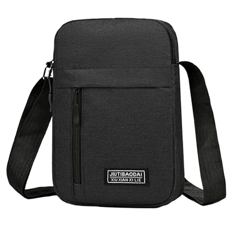 Men's bag, available in single shoulder or cross-body design, suitable for daily use during school. Made of nylon material.i