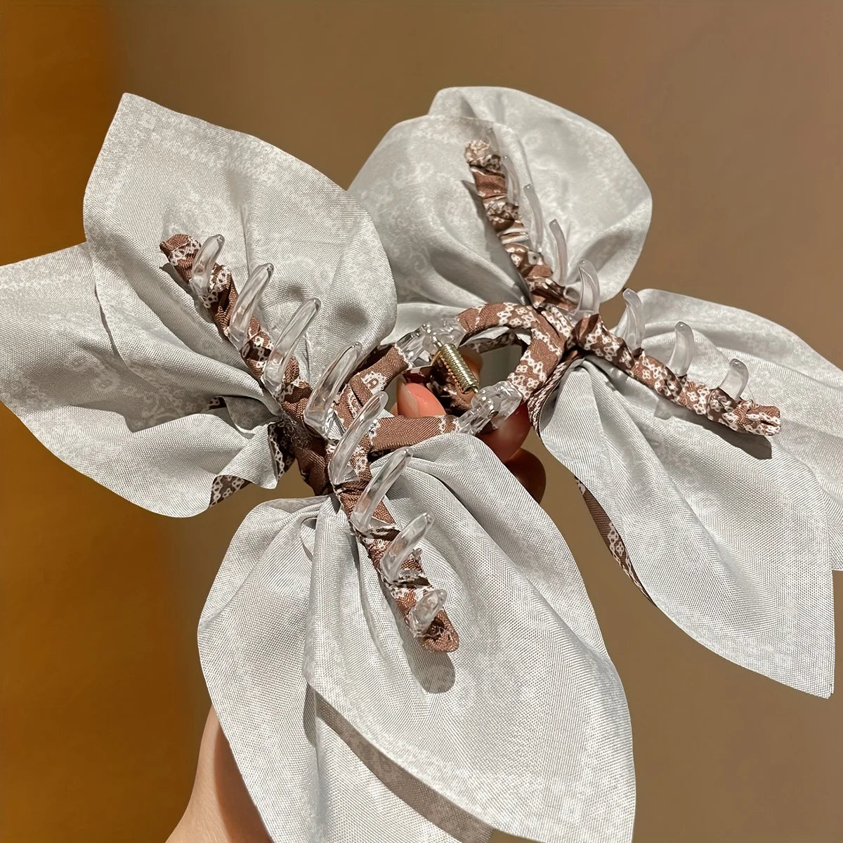 1Pcs Women's boho Style, Brown Cashew Flower Bow Hair Clip, High-End and Elegant Hair Clip, claw Clip Fashion ideal for a cowboy fancy dress or western country festival instead of a cowboy hat