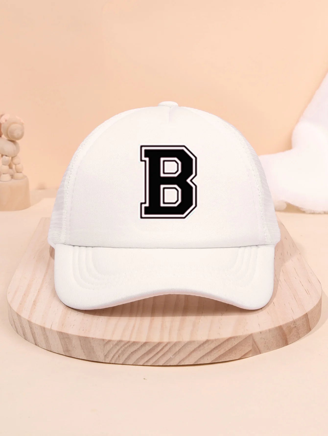 1Pc children's 26 letter printed baseball cap, fashionable sunshade duckbill cap for spring summer, breathable mesh trucker cap Initial cap