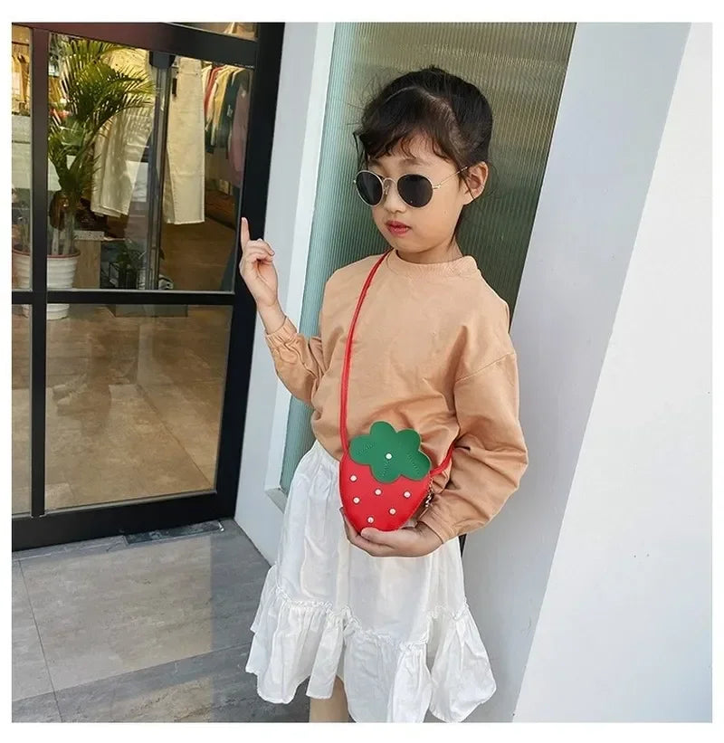 1 Pcs Children Small Bag Strawberry Crossbody Bag Cute Little Girl Zero Wallet Versatile Fashion Shoulder Bag Trend Kids Handbag