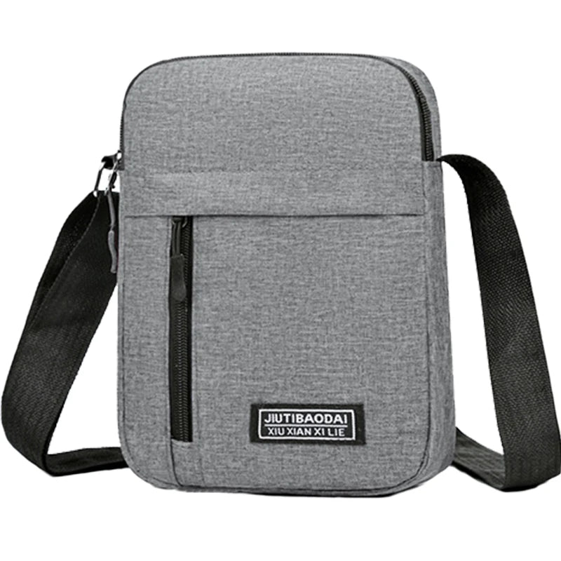 Men's bag, available in single shoulder or cross-body design, suitable for daily use during school. Made of nylon material.i
