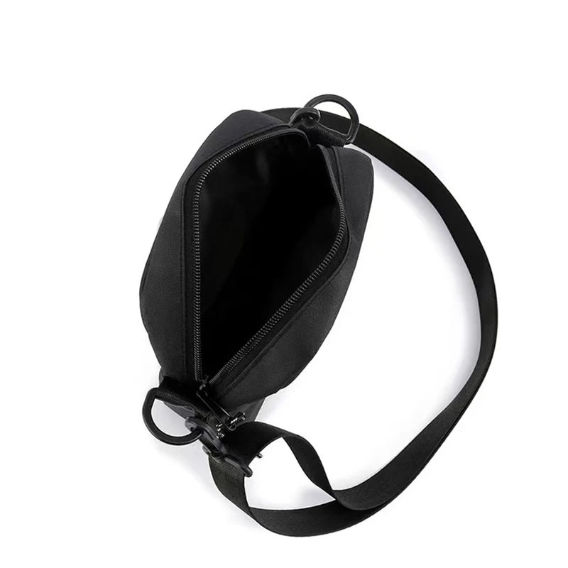 Men's bag, available in single shoulder or cross-body design, suitable for daily use during school. Made of nylon material.i