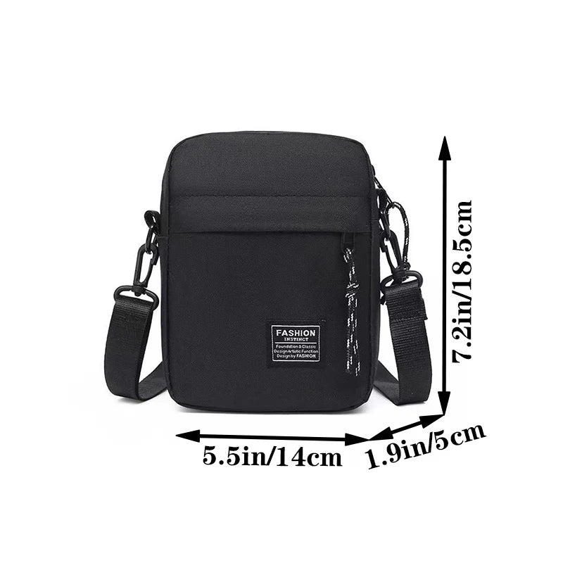 Men's bag, available in single shoulder or cross-body design, suitable for daily use during school. Made of nylon material.i