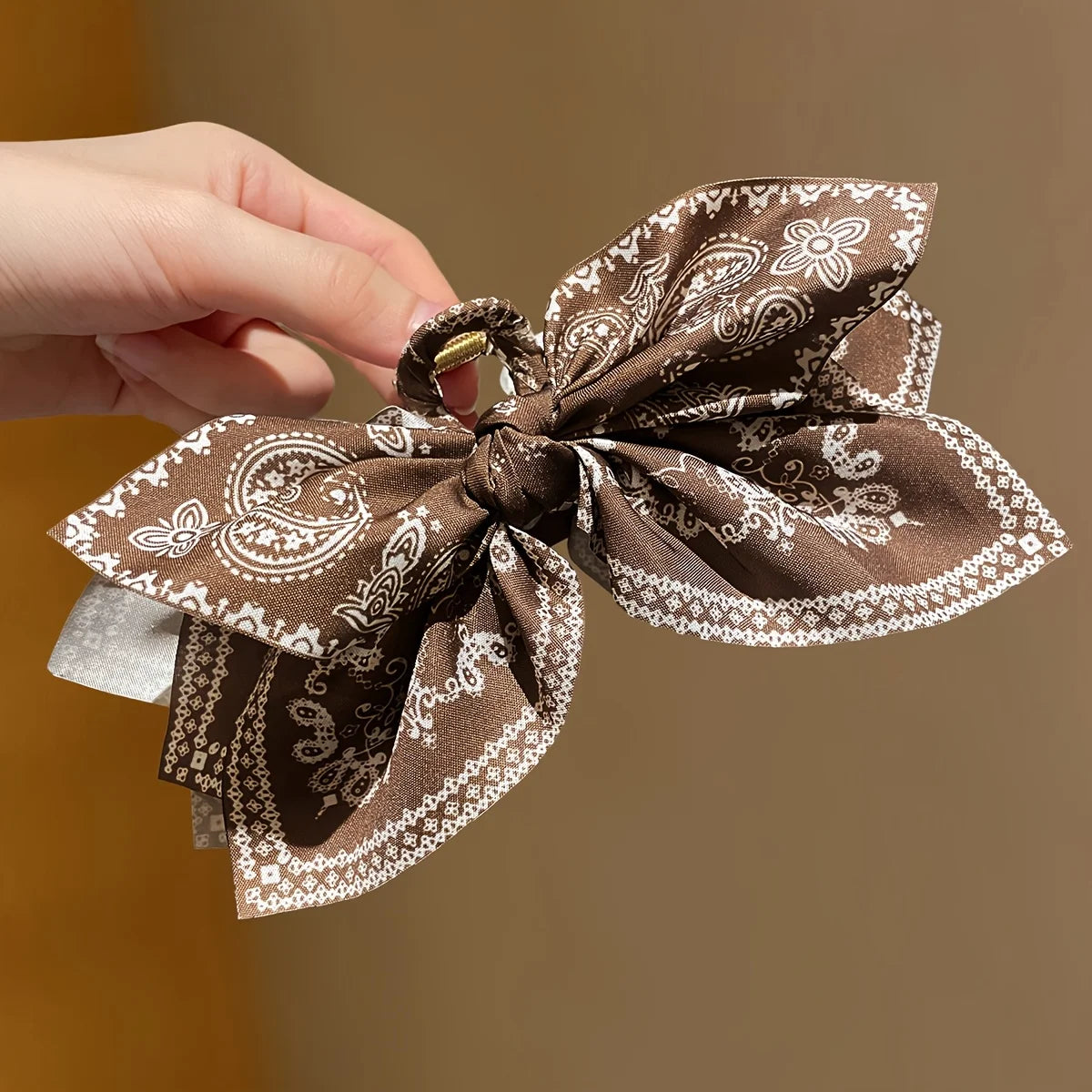1Pcs Women's boho Style, Brown Cashew Flower Bow Hair Clip, High-End and Elegant Hair Clip, claw Clip Fashion ideal for a cowboy fancy dress or western country festival instead of a cowboy hat