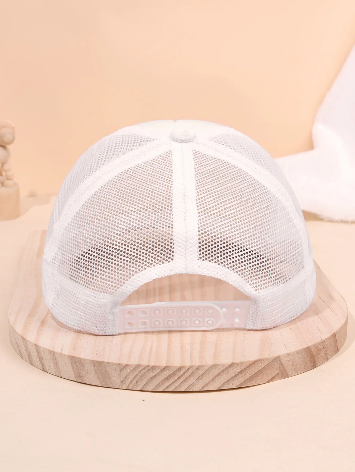1Pc children's 26 letter printed baseball cap, fashionable sunshade duckbill cap for spring summer, breathable mesh trucker cap Initial cap